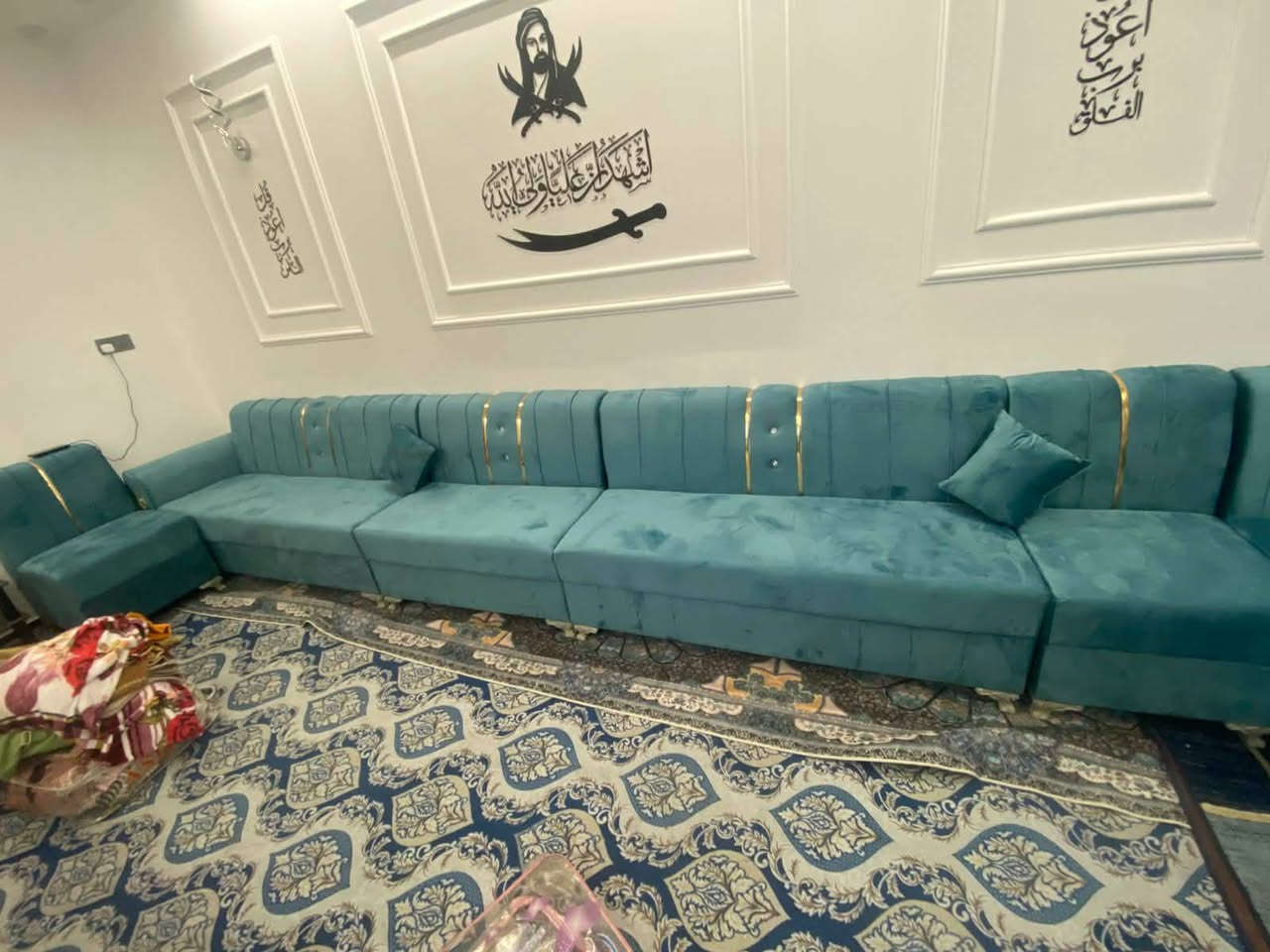 اغراض للبيع جدد بعدهم استفسار عل رقم***********
