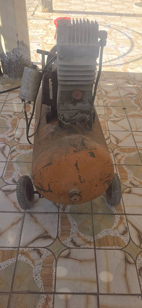 كنبريسر للبيع حجم ١٠٠ صناعه إيطالي السعر ١٥٠ الشراي يجي خاص او ينتصل عله الرقم ***********العنوان حله حلة, بابل
