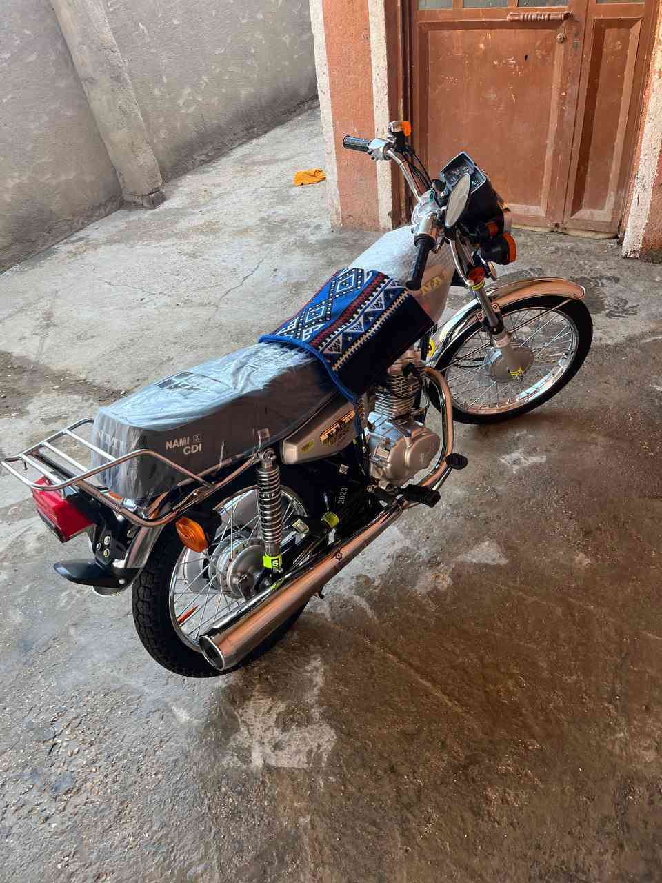 🚫سعر خاص او عل رقم تخارني او اتراسلن🚫

🚫أكلك بسعر تصير لوتي عليه تسمع الكلام موزين 🚫
مانزل من السعر لو درهم أحمر 🚫

الدراجة من تاير لتاير ما ناقصه شي 
سلام عليكم للبيع 

نامه أصلي شلامجة 

أوراق أصولي مكينه 

وشاصي مطابق شد أيراني 

موديل 23طالعه24 شهر ٨

وكيل أبو سكينه 

✅️ملاحظة لونه البلادي أزرك اني بدلته سلفري لل جماليه✅️


**إذا كنت صاحب هذا الإعلان وتريد حذفه لأي سبب، رجاءا أرسل رسالة إلى الدعم الفني**