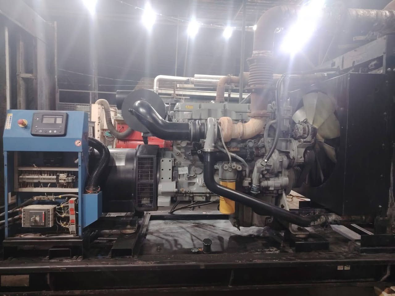 ‬‏ السلام عليكم شباب مولد بيركس 2200 بيها خيط بخار وعلى الحمل يعني تجيه وشوف الحمل‏‪***********‬‏ السعر 120
