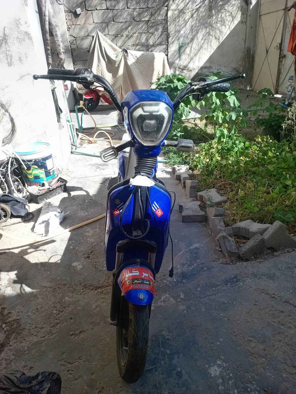 السلام عليكم عندي دراجه شحن مابيها شي بس بطاريات اربعه عاطلات رايدها 85 وبيها مجال قليل الشراي يتصل عل رقم ***********
