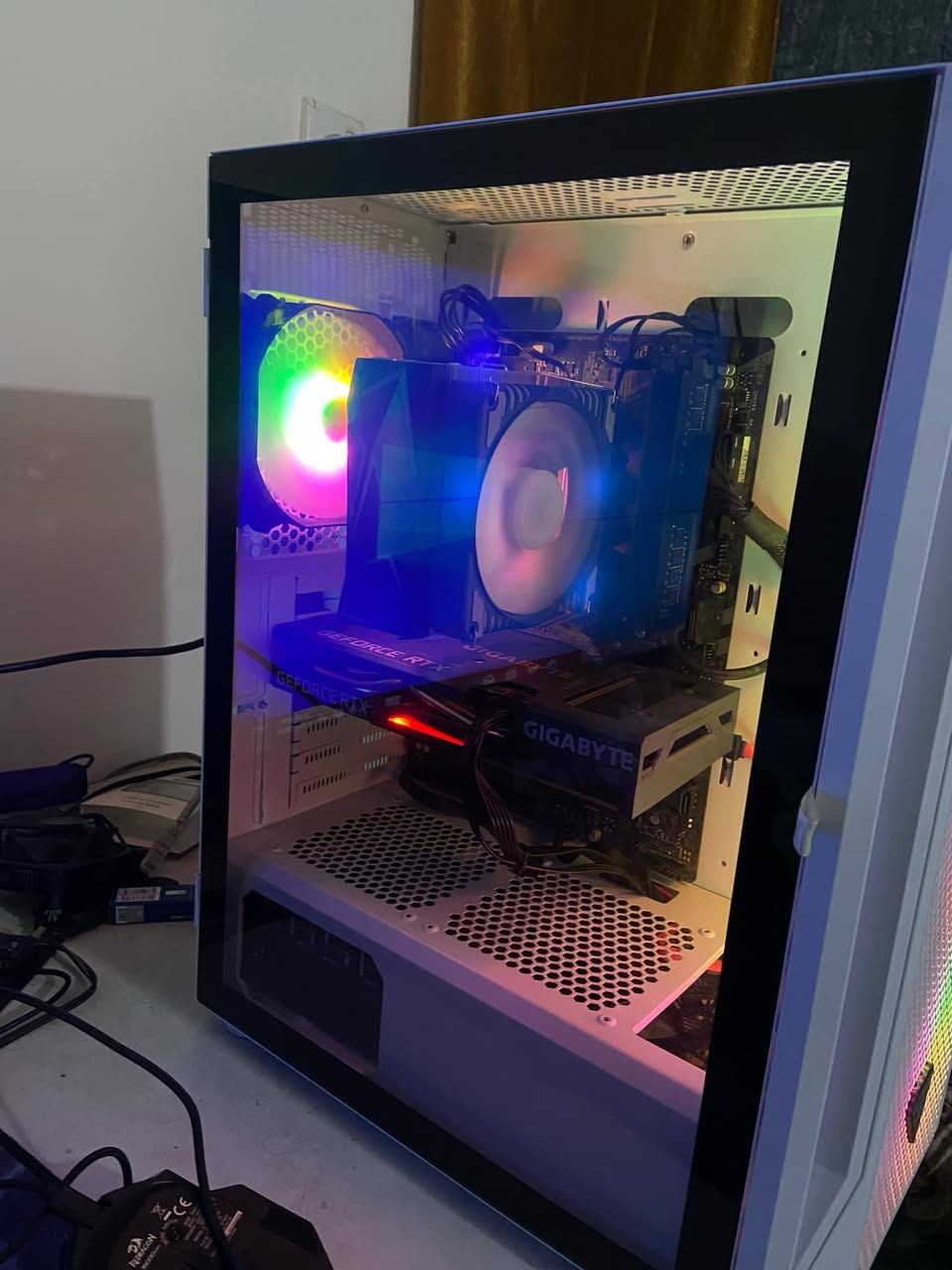 كيس كامل سعره 900 وبي مجال 
i7 9700

H370

Rtx 3060 12g

Ssd 512g

Ram 2*8 3200hz

Pau 650w


**إذا كنت صاحب هذا الإعلان وتريد حذفه لأي سبب، رجاءا أرسل رسالة إلى الدعم الفني**