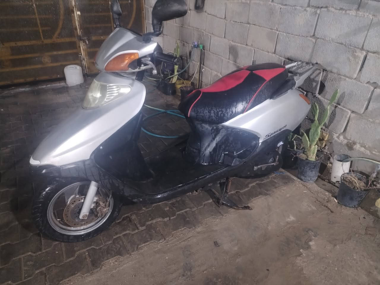 السلام عليكم سبيسي ياباني دراجه نضيفه بعدها عالسحك ناعمه فول تخم تاير كهربائيات بريكات كله شغال السعر 450 وبيها مجال مكان الكوت ***********
