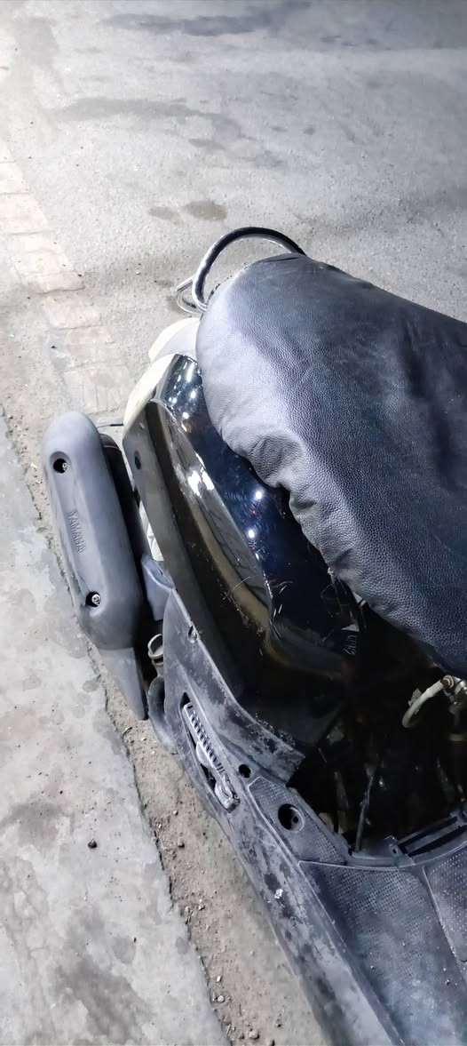 سلام عليكم بوليس دراجه مكينته جديده  سلف و هندر كهربائيات شغاله نقصه نواعم السعر ٢٥٠ وبيه مجال المكان بغداد البياع رقم ***********
