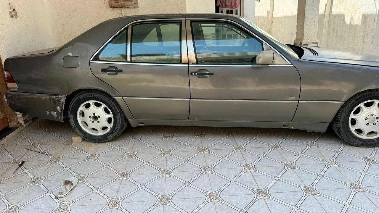 سلام عليكم للبيع مارسدس شبح موديل 92محرك بطه 3000 كهرباء شغاله بدون صبغ بدون حادث قواعد دبلات كله جديدد رقم بغداد ***********السعر 35وبيها مجال للشراي مكاني ناصريه
