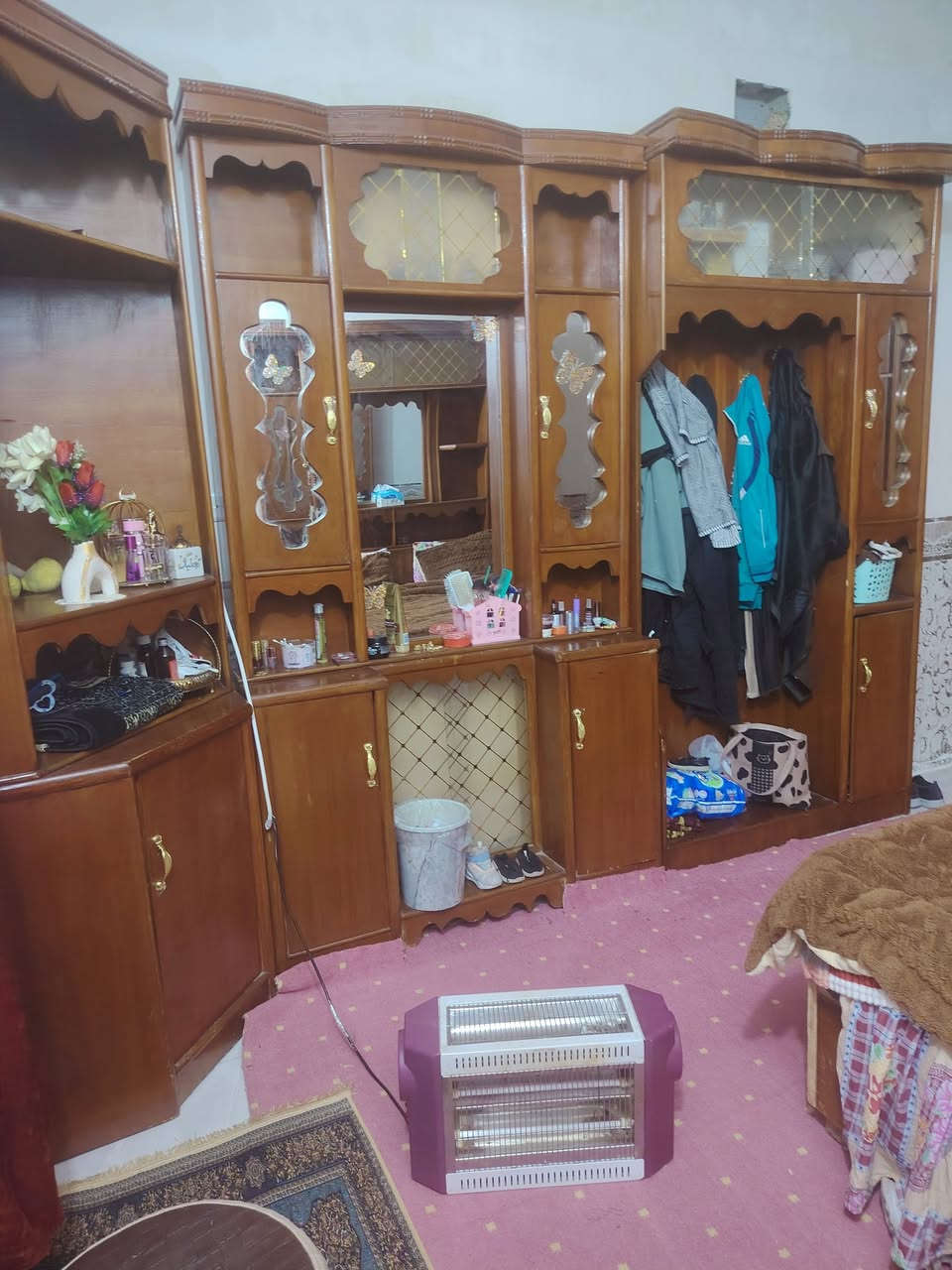 سلام عليكم عندي هاي الغرفه الخشاب لبيع السعر 750بيهه مجال تواصل ويه الرقم ***********///***********المكان الفلوجه حي شهداء قرب مجمع البرديني
