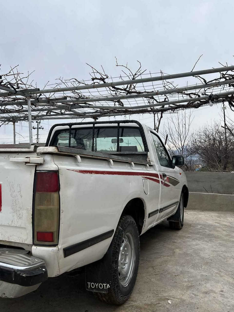 نیسان  ٢٠٠٨ بێ سبوغ، سەنەوی ساڵێک بەسەر چووە. بەناوی خۆمانەوەیە. گـێڕ مەکینە ئەکسل بەشەرت. سەیارەکە زۆر پاکە ماڵی دۆستە. 
ژ.م. *********** سوران, أربيل
