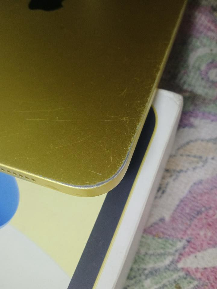 📱 للبيع iPad الجيل العاشر (10th Gen)
💾 السعة: 64GB  
🎨 اللون: أصفر  
🔌 ويا الشاحن الأصلي والكرتون  

✅ الجهاز شغال تمام بدون أي مشاكل  
✅ الشاشة نظيفة بشكل عام  
🔹 ملاحظة: بيه خدوش خفيفة من الاستخدام

💰 السعر: 500$ قابل للتفاوض للجادين فقط  

📍 التسليم يد بيد  
📩 للمهتمين خاص


**إذا كنت صاحب هذا الإعلان وتريد حذفه لأي سبب، رجاءا أرسل رسالة إلى الدعم الفني**
