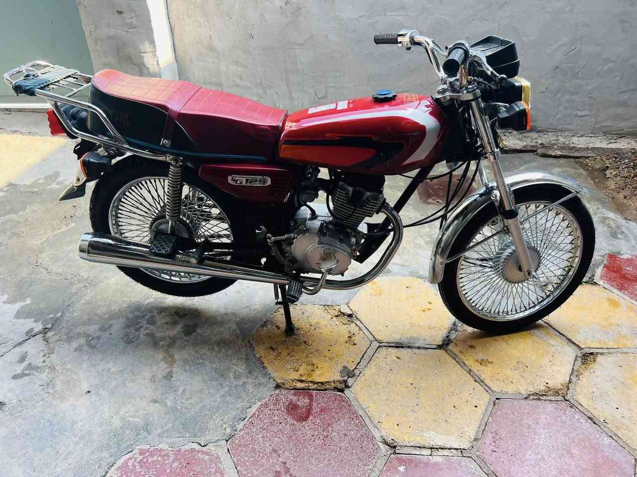 سلام عليكم دراجه اربعه كير تايكر مديل 23اوراق سكنر دراجه نضيفه كهربائيئات كامله كل نقص مابيها اشاير لايت خلفي بك لايت عدادات كله شغال سعرها 550وبيها مجال مكاني كربلاء الحسينيه رقمي***********
