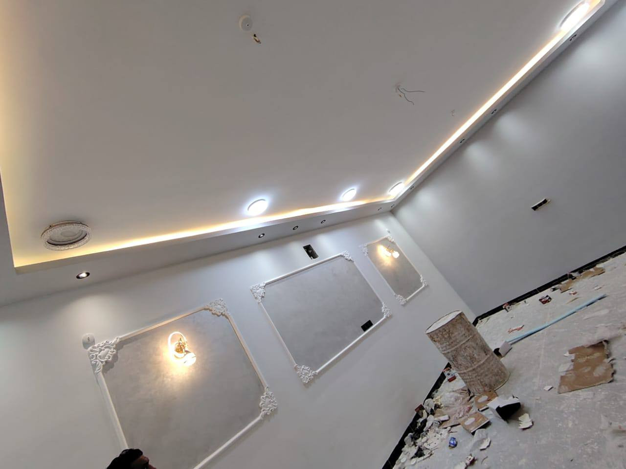 بيت للبيع
المساحة ( ٣٠٠ ) متر
أمام حديقة عامة 
البيت ما مسكون ابد ( جديد)

تبريد مركزي 
عدد المطابخ ٢
عدد الغرف ٥
عدد الحمامات والمرافق الصحية ٣
هول 
صالة 
ديوانية
العنوان الانبار الرمادي 
***********
