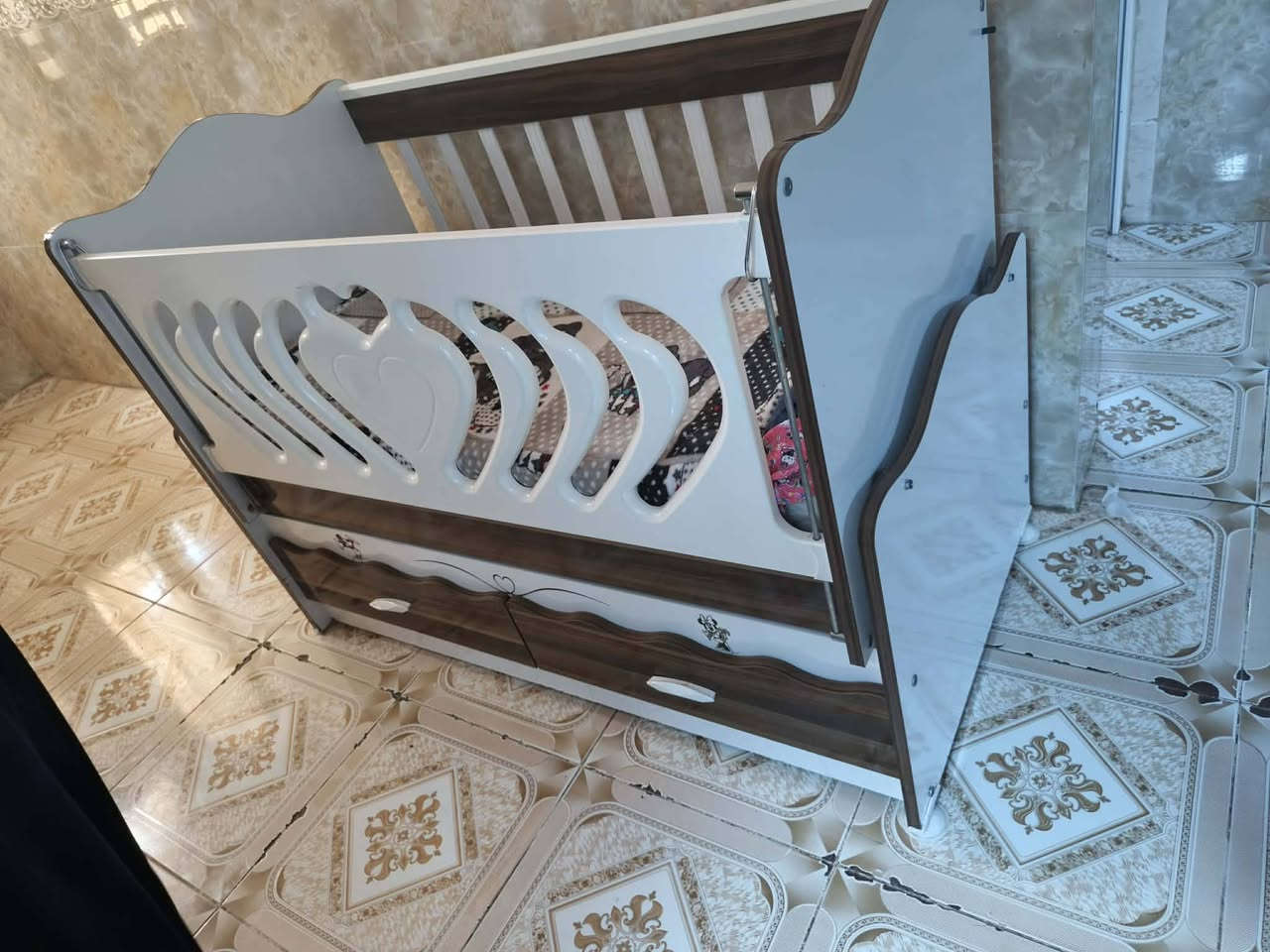 تخت اطفال استخدام قليل مع اسفنج جديد  نظافه 100٪100 للبيع السعر 85وبي مجال بسيط العنوان برطله


**إذا كنت صاحب هذا الإعلان وتريد حذفه لأي سبب، رجاءا أرسل رسالة إلى الدعم الفني**