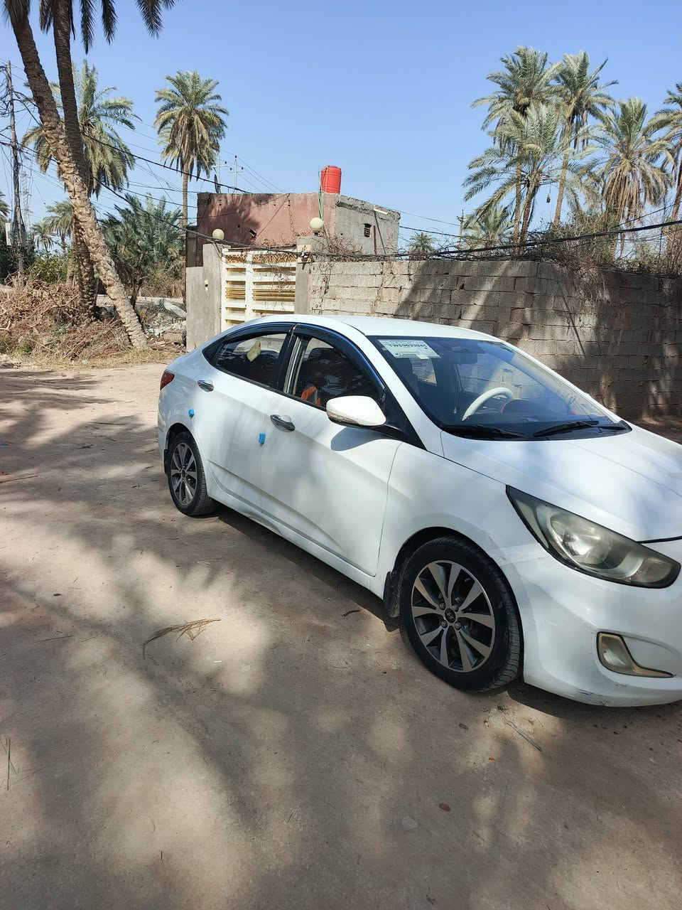 السلام عليكم اكسنت موديل 13السياره مكينه كير خير من الله السياره حلوه تبريد شغال كهربايات كله شغاله سنتر لو مكان السياره نجف السعر 84وبيه قليل  مكينه1600 بسمي السياره***********
