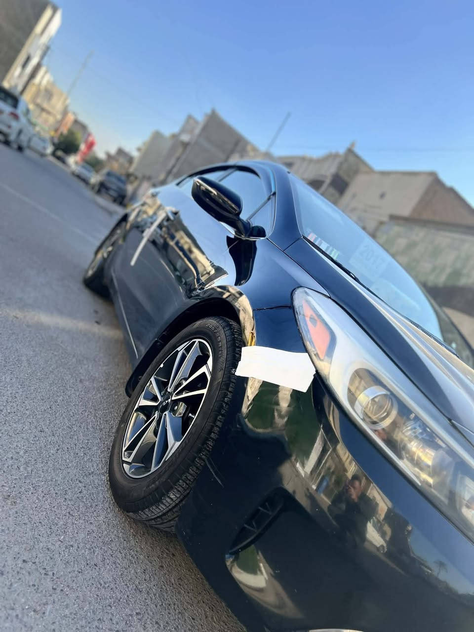 للبيع (( فورتي 2017 )) فئة 🇰🇷 EX 
مواصفات فول EX 💯
رقم بغداد ( الرقم الدولي) بأسمي تحويل ثاني يوم ✅
________________________________
⬇️⬇️

محرك 2000  🎖️
اللون (ااسود ملكي  🖤)
تدفئة ♨️+ تبريد قطعتين ❄️  
تدفئة ستيرن 
تدفئة كشنات
ويل كب كروم + تخم تاير جديد
نظام كم ونظام الميل 
منظومة زنون 💡
ماشية 168 كم 
بصمة
تحكم ستيرن جهتين
رادار جهتين
كامرة خلفيه
مازات عدسات زنون
حساسات خلفية رادار
مري شفط
ترحيب اشارة + ابواب
اشاير بالمري
مسجل شاشة
قرص CD +اواكس + بلوتوث
ثلاثة انظمة 
داخل جلد 
مقاعد منفصلة
كشن السائق متحرك مع التشغيل 
انظمة خزن كشنات
فتحة سقف
تحديد مسار 
كروز سرعة
وهواي مواصفات بيها بعد
مابيها اي شي نقص سيارة كاملة مكملة متصرف عليها ولا فلس
ومتعوب عليها . بالخير على الي ياخذها 
ملاحظة : حادث امريكا كما موضح في الصور بنيد ايرباك ستيرن راجع سستم وبردة اليمين  👍🏻
يعني الايرباكات شغالة وسليمة
________________________________
السعر {127$] ورقة و بيها مجال للشراي
 
    بغــداد / العطيفيـة
   ***********
        ابــو علــــي
