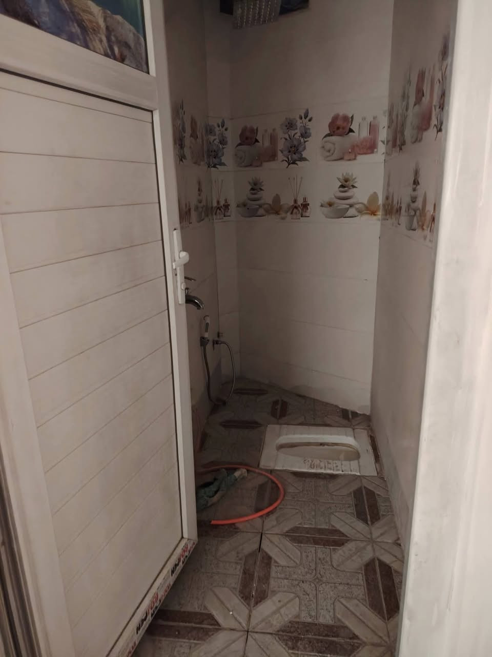 مشتمل إيجار أرضي غرف نوم وهول ومطبخ وصحيات
خلف مطعم فوانيس بل جمعيه
مراجعه مكتب الأهرام لعقار والمقالات شارع 60قرب مجمع الضامن الطبي *********** بيه واتساب ***********
