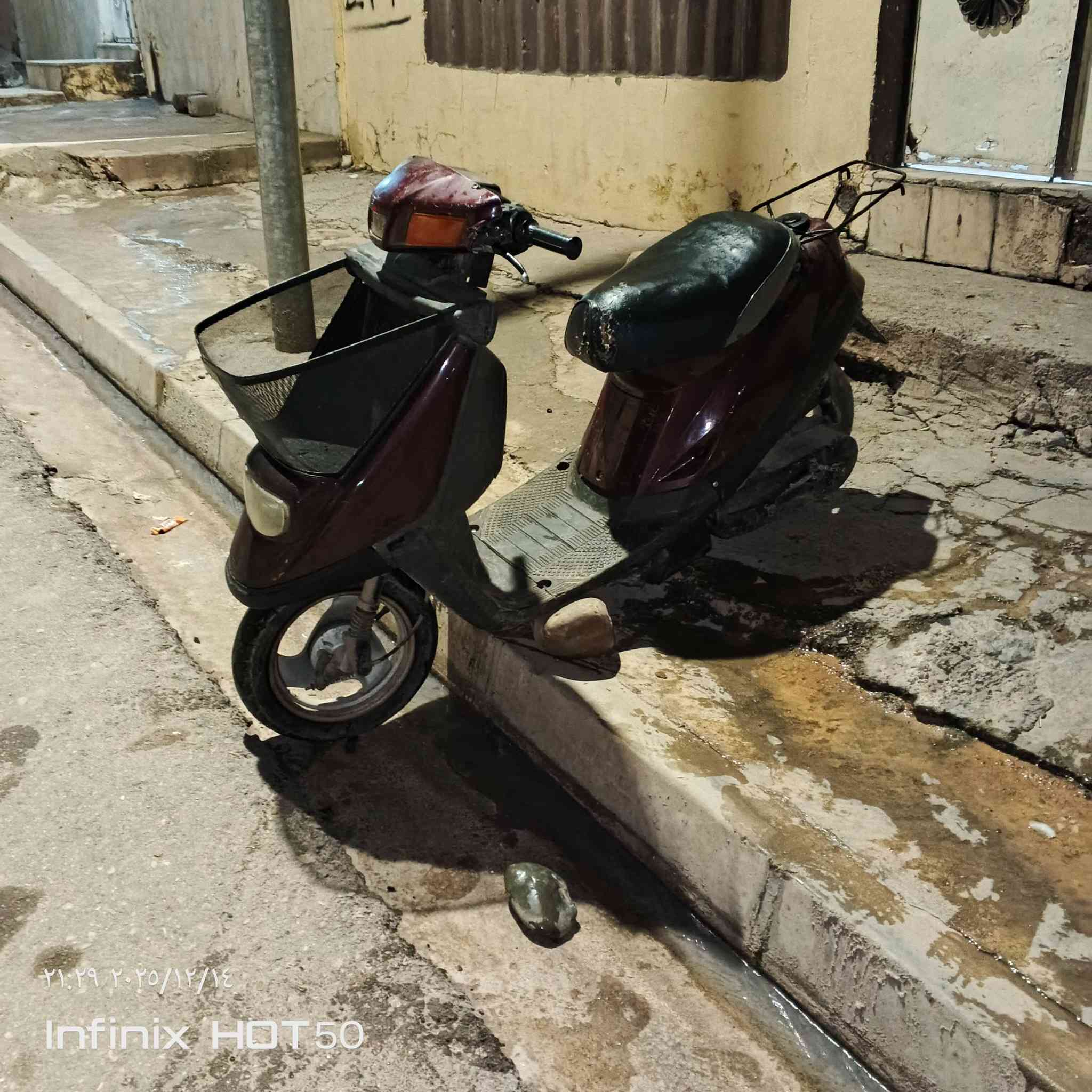 السلام عليكم ماطور بزون للبيع كهرباياتو كلها شغالا بس بتري يرتلو السلف شغال المطور يردلو تنضيف كبريته.السعر140 وبي مجال للتواصل*********** واتساب هاذه 0773660574
