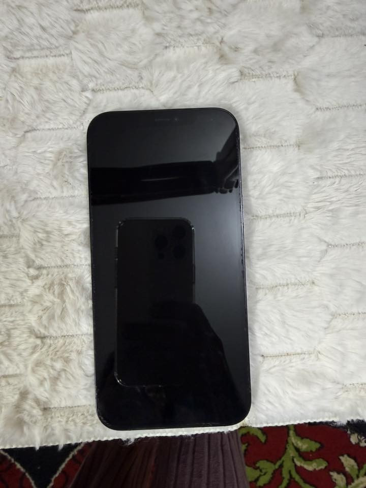 ايفون ١٢برو ماكس ماستر ذاكره ٢٥٦بطاريه٧٩جديد لا مفتوح ولامصلح ومكفول من كلشي مكاني بغداد الشعب السعر ٥٠٠بيه مجال بسيط ***********
