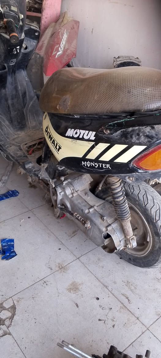 السلام عليكم دراجه ماكس قجمه البيع كوم حديد شغاله مكينته ناعمه سعره 200وبيها مجال مكاني بغداد الدوره 
***********
