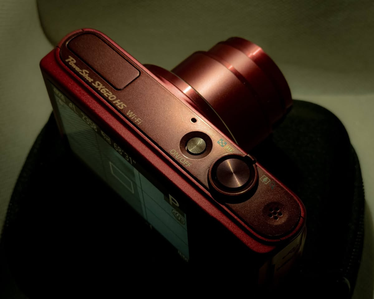 Canon SX620 HS
• دقة 20.2MP
• زوم  25X 
• تصوير فيديو Full HD 1080p
• شاشة 3 إنج
• Wi-Fi + NFC   
• الكاميرا نظيفة بنسبة 98% وتشتغل بدون اي مشاكل

📦 الملحقات: (شاحن / بطارية اصلية / كارت ميموري / جنطة)

السعر: (550,000) و بيها مجال
الموقع كربلاء و يتوفر توصيل
تواصل على الخاص


**إذا كنت صاحب هذا الإعلان وتريد حذفه لأي سبب، رجاءا أرسل رسالة إلى الدعم الفني**