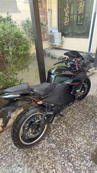 دراجه بطح شحن كهربائيه للبيع 
بطح شحن للبيع ملف 3000 6 بطاريات 32 اميير جدد

سرعه قصوى 180 

دراجه قويه وتخبل وجديده

مكاني محموديه 

سعرها مليونين وميه

واتساب ***********
