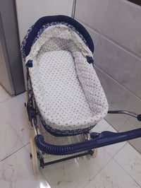 عربانة أطفال Chicco أصلية للبيع بحالة ممتازة جدًا. استخدام خفيف جدًا و...