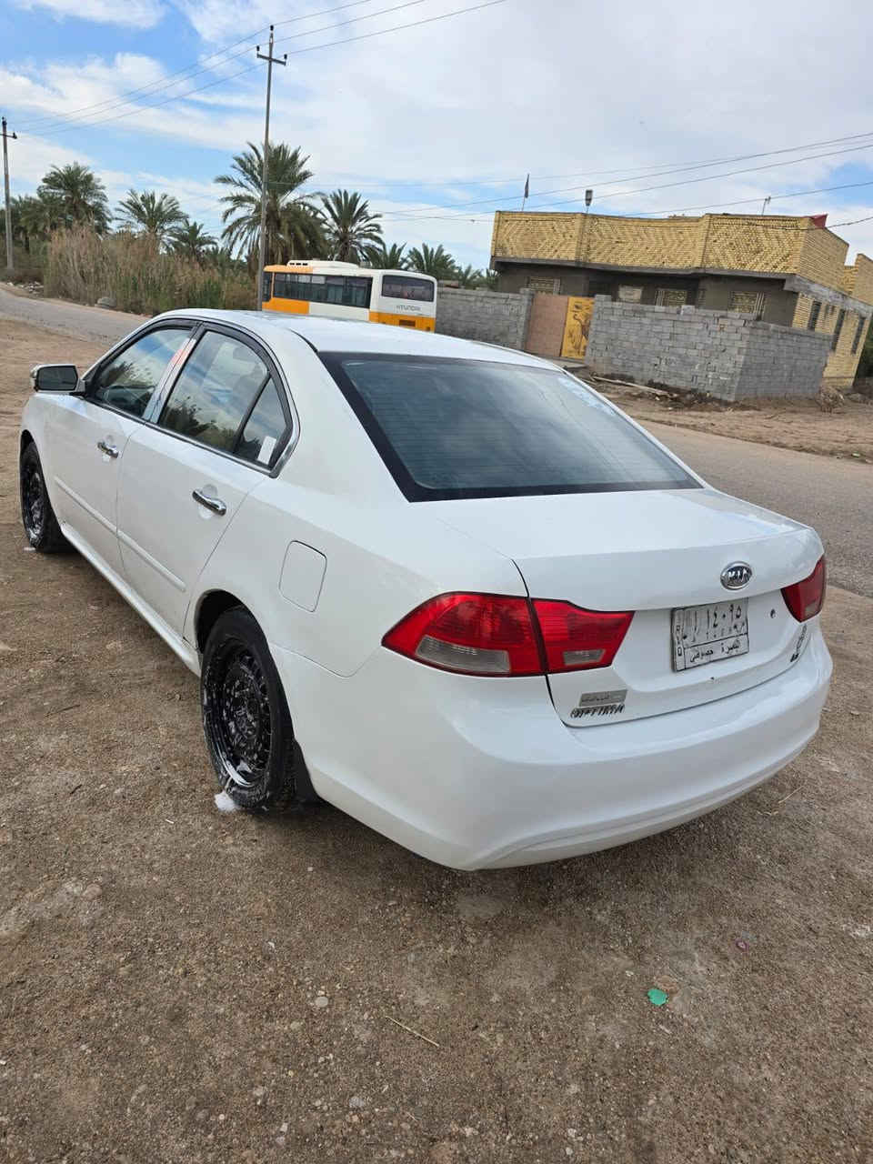 ﷽
السلام عليكم شباب
الأسم / كيا اوبتما
الون / ابيض غير محدد
موديل / 2009 
حجم المحرك / 2000. دوش
كير / اوتوماتيك +عادي
السعر / 90وبيه مجال قليل
مواصفات 
 تحكم استيرن جهتين  
تخم تاير جديد 
 دوشمه جديده
 مري ام الشاره
سياره احله من الصور 
السياره بيه قطع صبغ ابيع حزام وتبديل الجاملغ فقط
كير مكينه قبل سبوع شادهن وبيهن وصل ضمان
سنويه بسمي  
بيع فقط 
الاستفسار ***********
مكان ذي قار الناصريه مركز
