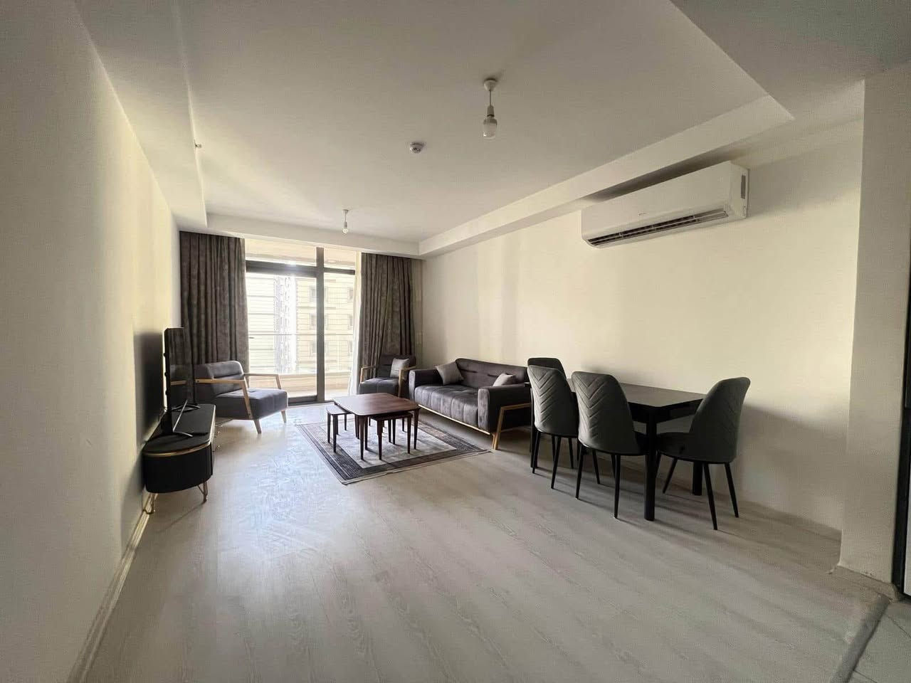 شقة مناسب للبيع سواء للاستثمار او للسكن 
امباير پيريل 
غرف واحد 1+1
واجيهة داخيلي
فول خدمات كهرباء ماء سيكيورتي  
للاستفسار اكثر اتصل على شركة 
📞☎️ 0750 386 1964 korek & whastup أربيل, العراق
