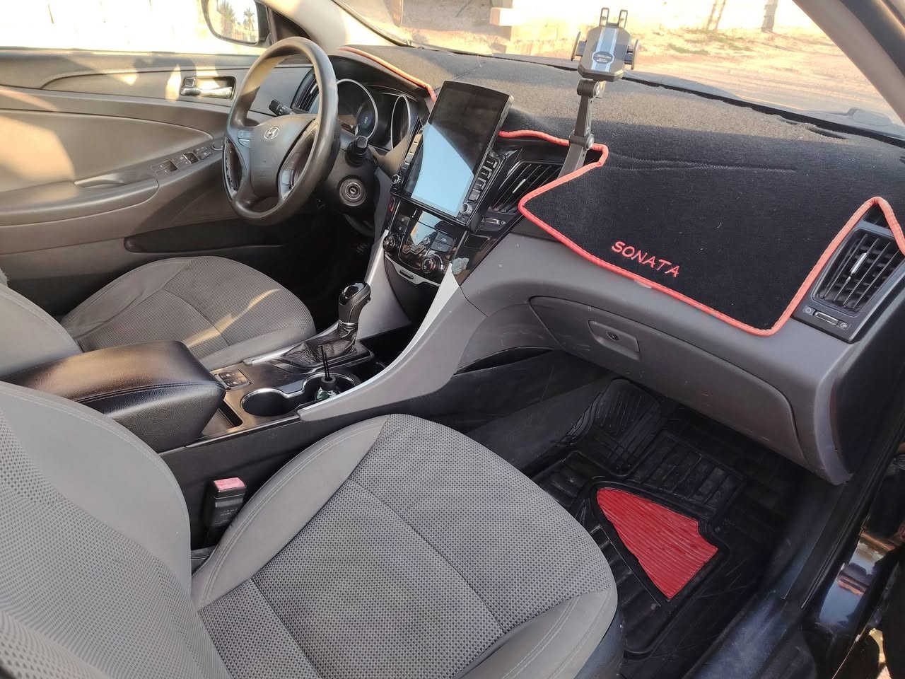 سونات وارد امريكي موديل 2013 
محرك 2400 
حادثه فقط بنيد مبدل بأمريكا وجاملغ مصلح 
رقم بغداد الجديد سياره باسمي 
كشناته كهربائية تدفئه وتبريد سياره جاهزه 
شاشه كبيره السعر 100وبيه مجال للشراي 
للستفسار اكثر 
***********
