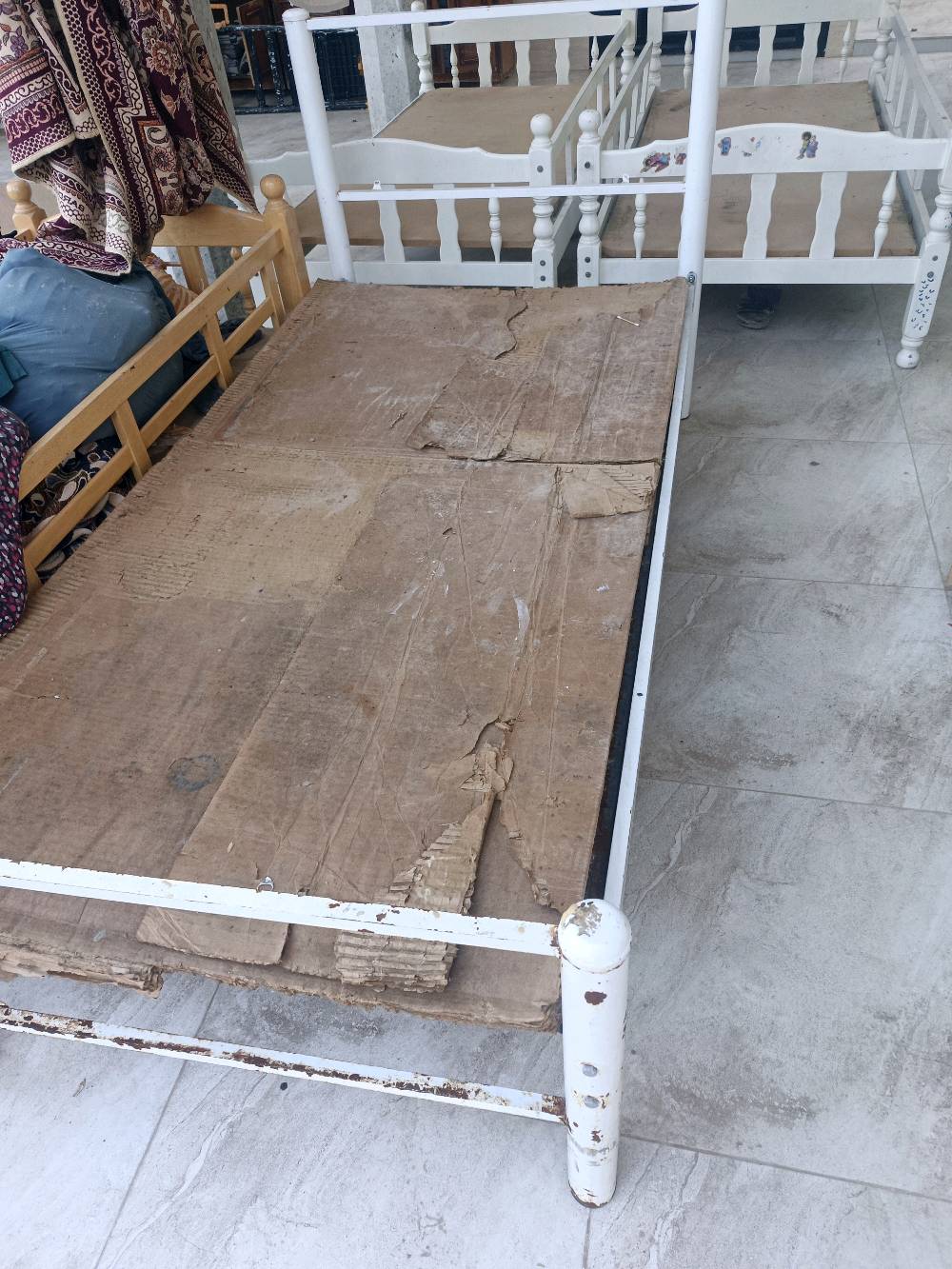 كنتور +غرفة صاج كويتي بدون تختة او جرباية وخشب بلوك ابيض كنتورين و جرابي اثنين و جرباية حديد. العنوان البصرة السيبة