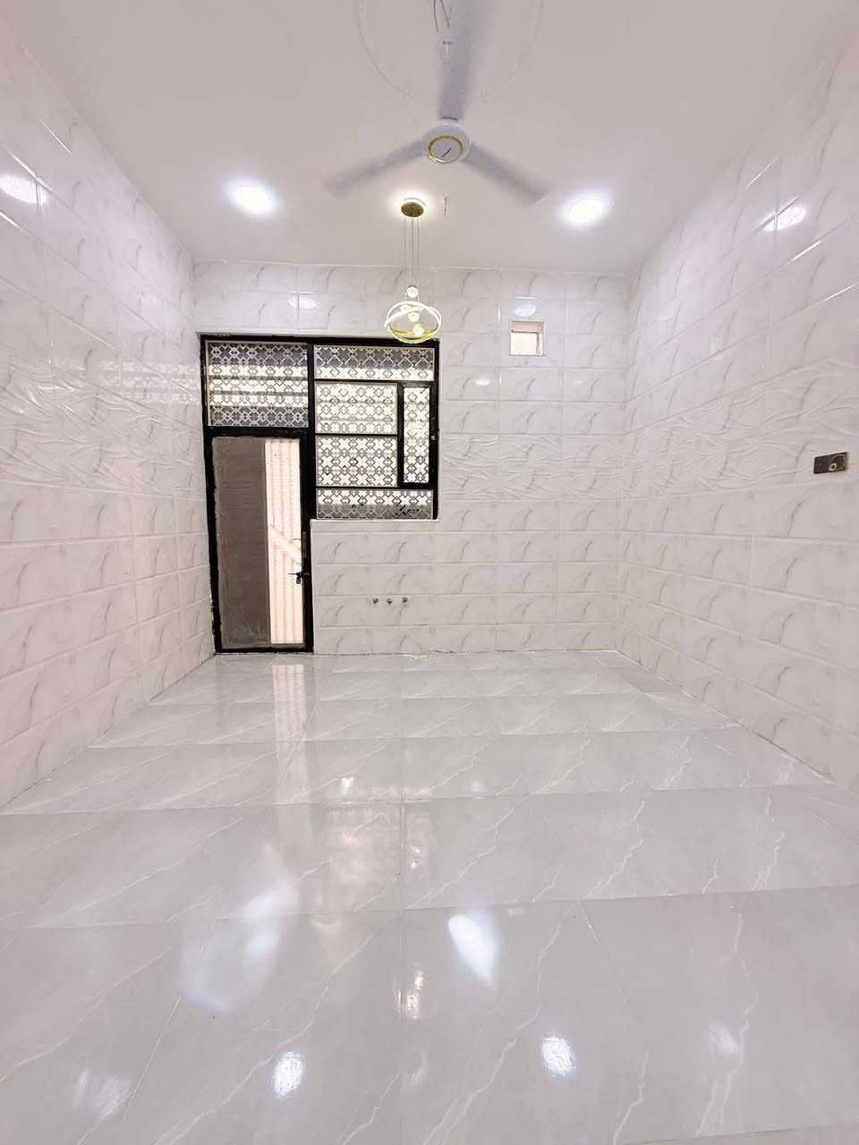 السلام عليكم ورحمة الله وبركاته 👋
اللا ستفسار ***********

توفر دار سكن للبيع  سعر جداً مناسب 

بناء حديث سنة البناء 2026

المساحه 210 م مربع

على شارع 9م

جميع الخدمات متوفره

محتويات البيت ⬇️
دوانيه
صاله
مطبخ
غرف نوم 2
صحيات داخلي + خارجي
كراج

نوع العقار : طابو ملك صرف زراعي عراقي سند 25

العنوان .. بصره كوت ثويني مقابيل صناعية حمدان

فارق جاهز للسكن 

السعر 120بي مجال

للاستفسار ***********
