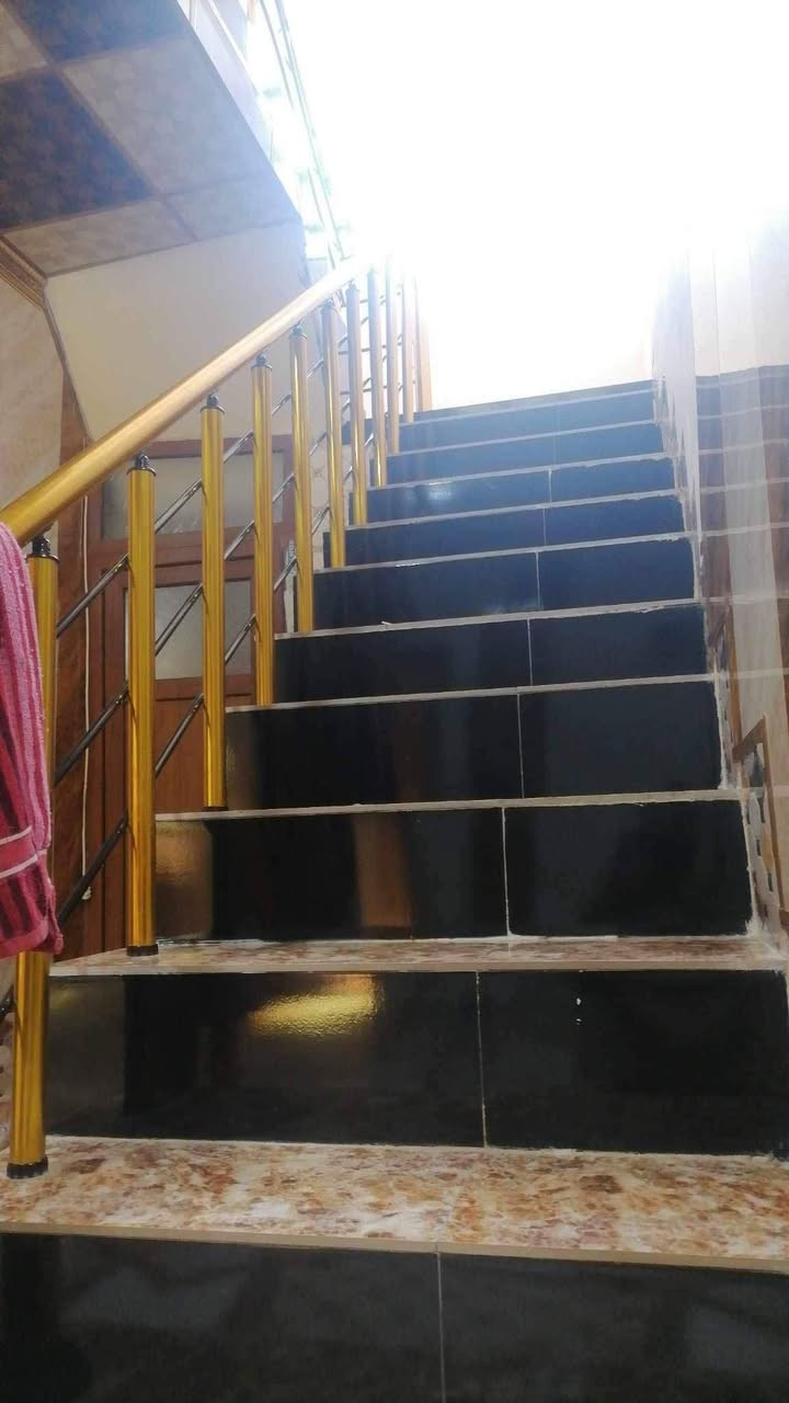 دار للبيع حي حطين طابو 25 ركن قرب قسم تربيه الحويجة البيت فول سيراميك وسقف ثانوي وتغليف جدار كل البيت مع طاقة شمسية١٢ امبير نهاري و٨ليلي مع ثلاثة سبالت گيزرين
البيت يحتوي على ربعة 8*4
استقبال 6*4
مطبخ بارد6*4
مطبخ حار 3*3
غرفتين نوم 5*4
حمام خارجي وداخلي
الطابق الثاني بيتونه وغرفه 4*5
ابواب وشبابيك فصال بلاستك جوزي
البيت جاهز وفول..
اشتنتظر بعد؟؟؟
***********
***********
وحي الله الشراية
