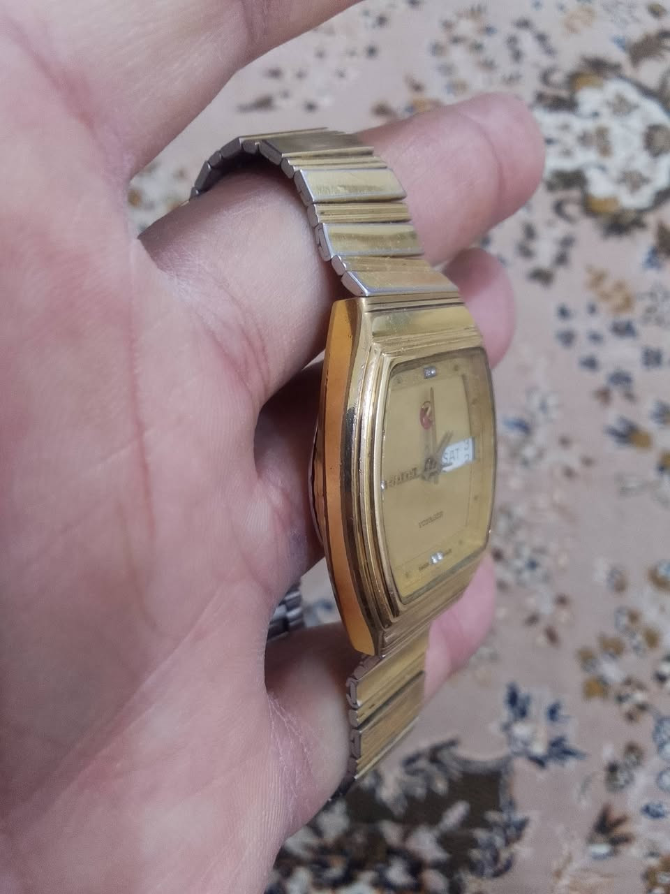 أللهم صل على محمد وال محمد الطيبين الطاهرين
رادو اوتوماتيك فنتج قديم انتاج 70 نظافة ممتازة ابعادها 34*38 تحتوي 6ماسات ومنفذ لعرض الشهري والاسبوعي على الرقم 3 مع وجود اثار جراد على السير مثل ما واضح بل صور


**إذا كنت صاحب هذا الإعلان وتريد حذفه لأي سبب، رجاءا أرسل رسالة إلى الدعم الفني**