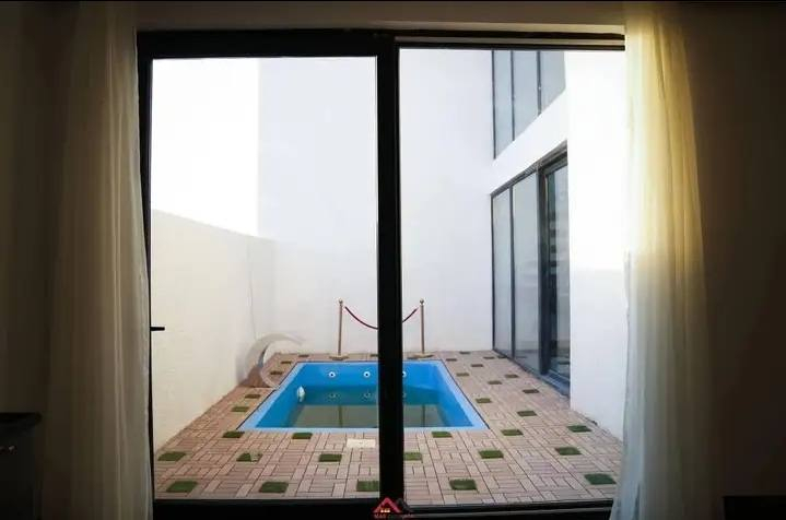 فرصة للاستثمار في مجمع نجمة كربلاء السكني 🏡
منازل مجمع نجمة كربلاء
 عدد المنازل 5 
مدفوع كامل مبلغ القسط والدار الى الشركة المنفذه
كل المنازل بأسم شخص واحد 
الاستلام شهر العاشر
▪️يبعد 7 كليو متر فقط عن الامام
▪️فله مساحة 250م طابقين عدد الغرف 4
▪️مسبح داخل البيت 
▪️مواد بناء عازلة للحرارة و الصوت 
▪️تصميم عصري حديث بجودة عالية 
▪️نظام التحكم ذكي smart home 
▪️السعر 324 مليون سعر الشركة الرسمي بدون فوائد او تحميل
للإستفسار التواصل واتس اب 
***********
#عقارات #عقار #كربلاء_المقدسه #مجمع_سكني #أستثمار
