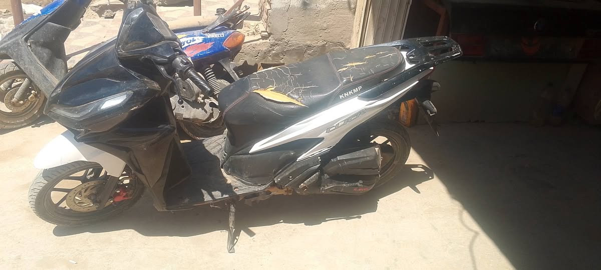 دراجه نوع كلك صيني نكره سلف كهربائيات كامله نواقص بسيطه سعر 300 وبيها مجال مكاني مفرق ***********
