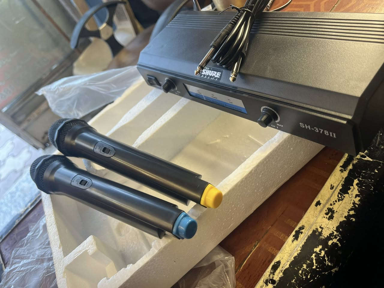 مايك من ماركة شور الكوبي نقاوة صوت كلش حلوة المايك باتريات مو شحن بـ ٥٠ ألف مع التوصيل يوجد توصيل لكل محافضات العراق الرقم *********** 
علي البابلي
