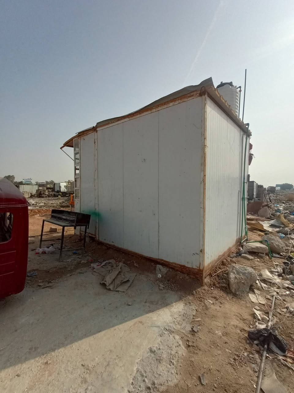 للبيع كرفان قياس 3 × 4
نظيف وجاهز 
وجهيه جام خانه 
يحتوي على باب جانبي وباب امامي 
كهربائيات تأسيس كامل 
مكانه النجف حي الصناعي 
***********
