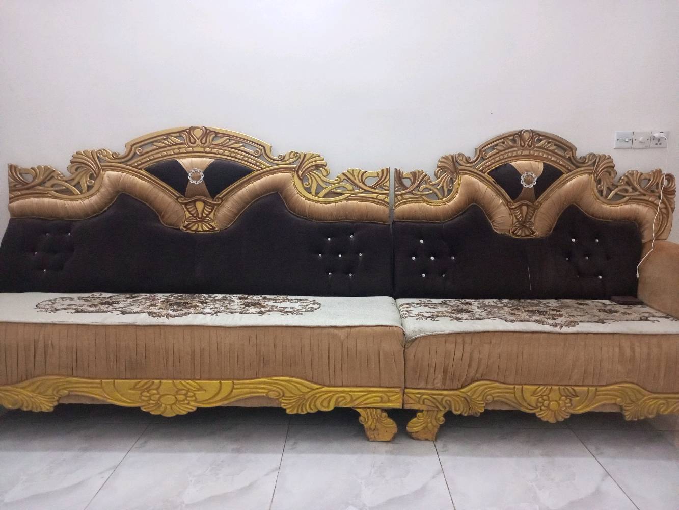 تخم 18 مقعد ضخم سعر 800 وبي مجال بي اضرار بسيطه مكان بغداد المدائن 
*********** وبي واتس اب
