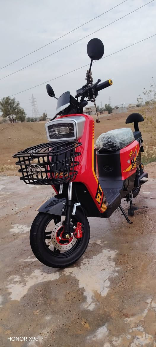 #الكل @اشاره
السلام عليكم 
ماطور شحن للبيع فئة (R7) مستخدم شهر تقريباً شحنه جثير اني يوميه اداوم بي من العيثه للكليه الاساسيه اشحنه بالليل وادوم بانهار يوديني ويجيبني ويضل بي شحن زايد الطريق اذا عل ثاني 20دقيقه الماطور نضيف وجديد 
السعر «590» الموشراي لايعلق ويكسر بي قال تعالى (ولاتبخسو الناس اشيائهم)  للتواصل الماسنجر مفتوح 
للاتصال ***********
الواتساب ***********
تحياتي للجميع
