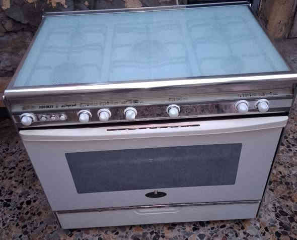 طباخ كريازي المصري الاصلي نضيف جدا مستخدم قليل خمس عيون وفرن شغال غاز وكهرباء 
العنوان بغداد الكمالية 
***********
