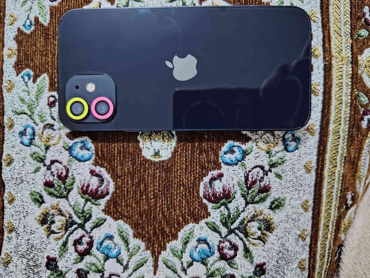 السلام عليكم
١٢ عادي ذاكرته ٦٤ مبدل شاشه وظهر وبطارية كلها اصلي و ما يصرف شحن رايده ب٢٠٠ و بي مجال ***********
