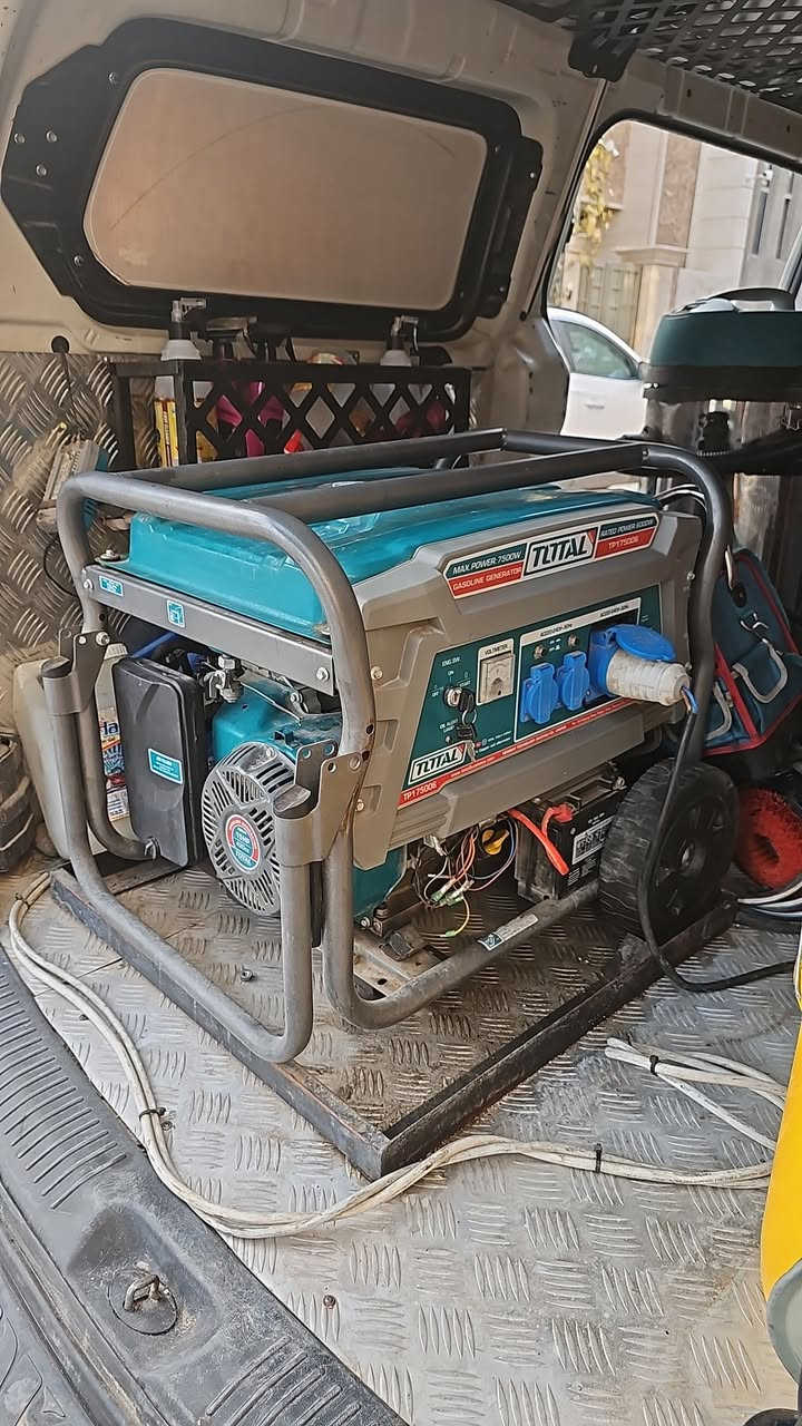 السلام عليكم
مولدة ماركة توتال 
٣٤ امبير /بانزين 
المولدة جديدة ومكفولة بالكامل 
رايدها ٧٥٠ الف دينار 

***********
