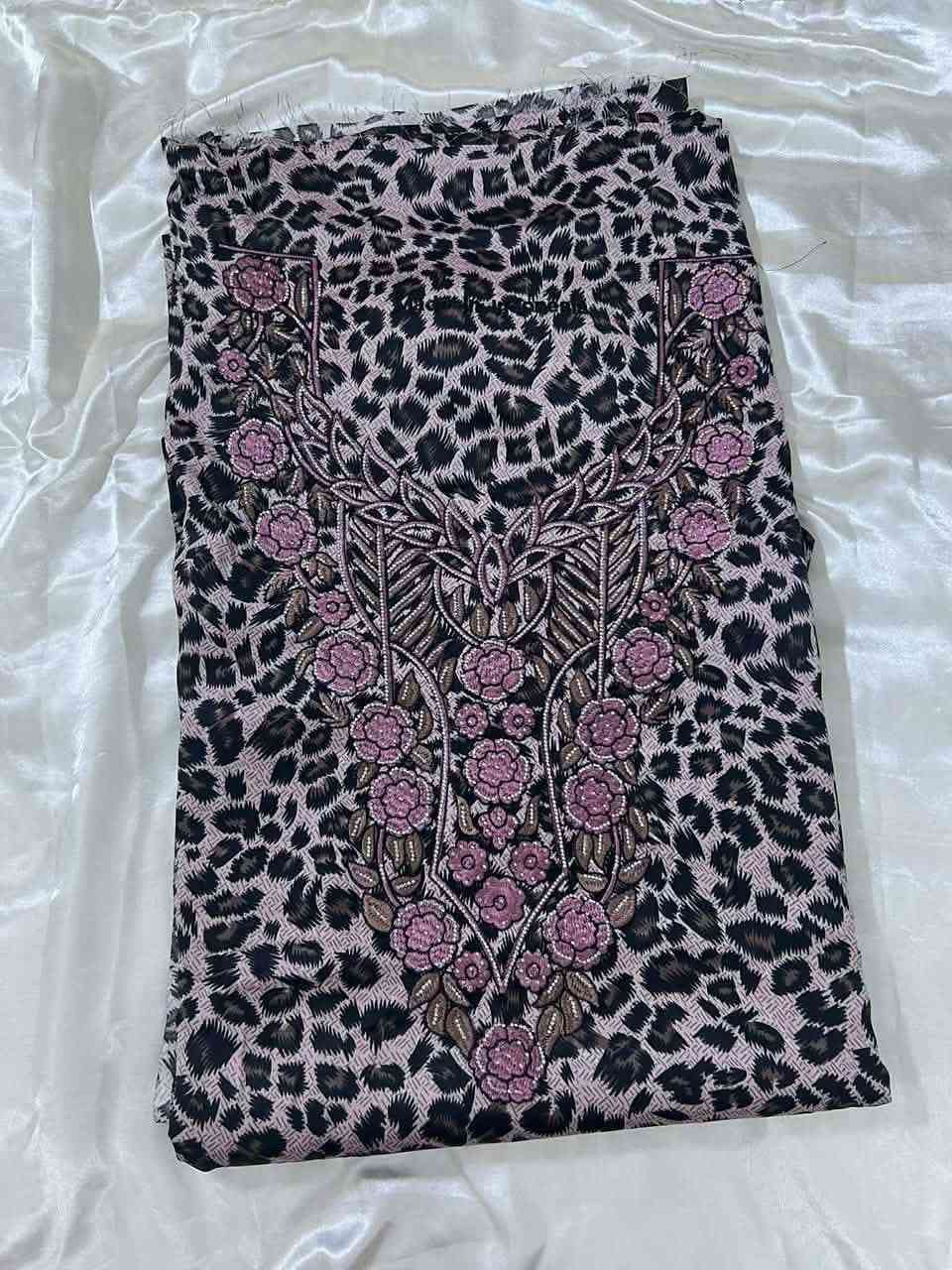 مخاورالعيد  تايكر فقط مخيطه وجاهزه بدون شال  تلبس من وزن ٥٥ال ٩٩كيلو الدرزن ١٨٥الف 
يرهم نص درزن ب ٩٣الف والتوصيل ٣خلال شهر رمضان سارع بالحجز كميه محدوده


**إذا كنت صاحب هذا الإعلان وتريد حذفه لأي سبب، رجاءا أرسل رسالة إلى الدعم الفني**