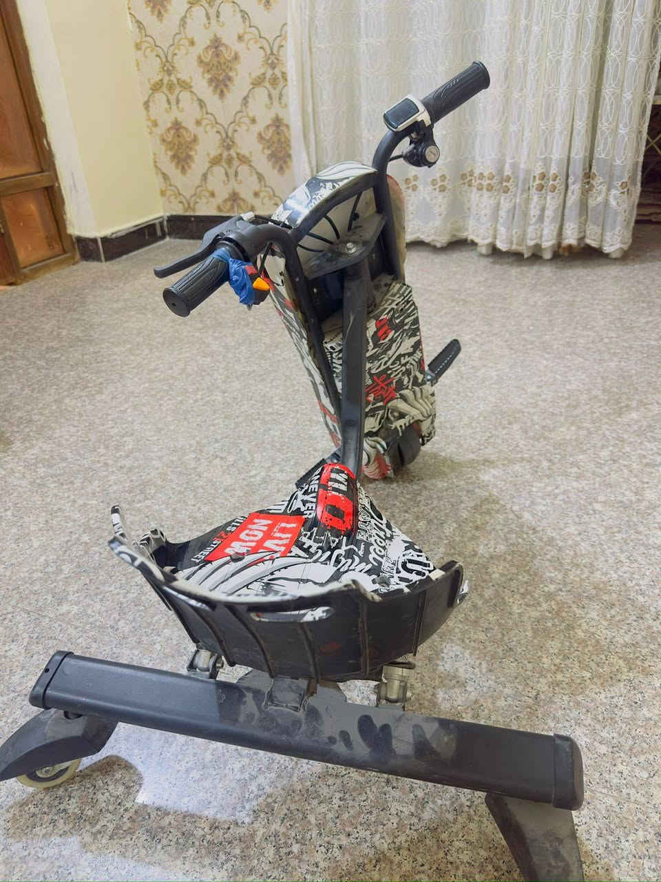 سلام عليكم عندي سكوتر  بعده جديد  رايده150 كل أراضي مو جوده  شغال حته بلوتوث وسماعه وبي نشره ع فحص مكان البصرة اتصال *********** ما هذه ١٩٠ ألف صارله سنه
