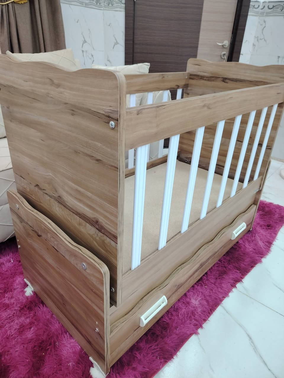 سرير طفل جديد ما مستعمل للبيع السعر ٦٥  الف مع دوشك اسفنج  المكان الديوانيه
***********
