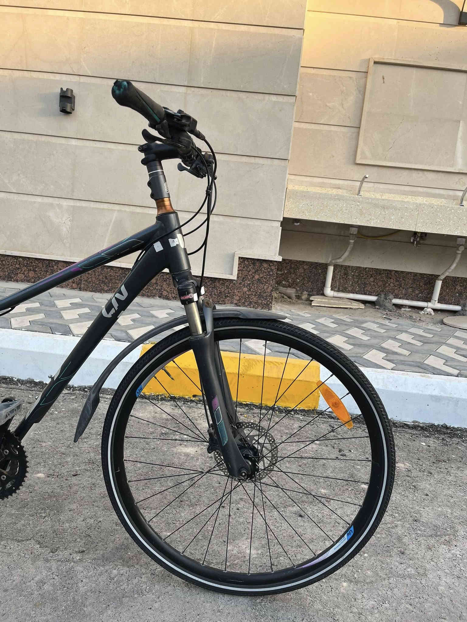 السلام عليكم 
للبيع بايسكل ماركة جاينت فئه لايڤ 
حجم 28 
حجم الفريم M 
دبل امامي قفل و فتح 
سستم شيمانو ديور 
بريكات هايدروليك 
البايسكل كله قطعه وحده و ممبدل بي ايشي (وضع شركة) 

السعر 280 
مكاني بغداد زيونه 
هاتف ***********
