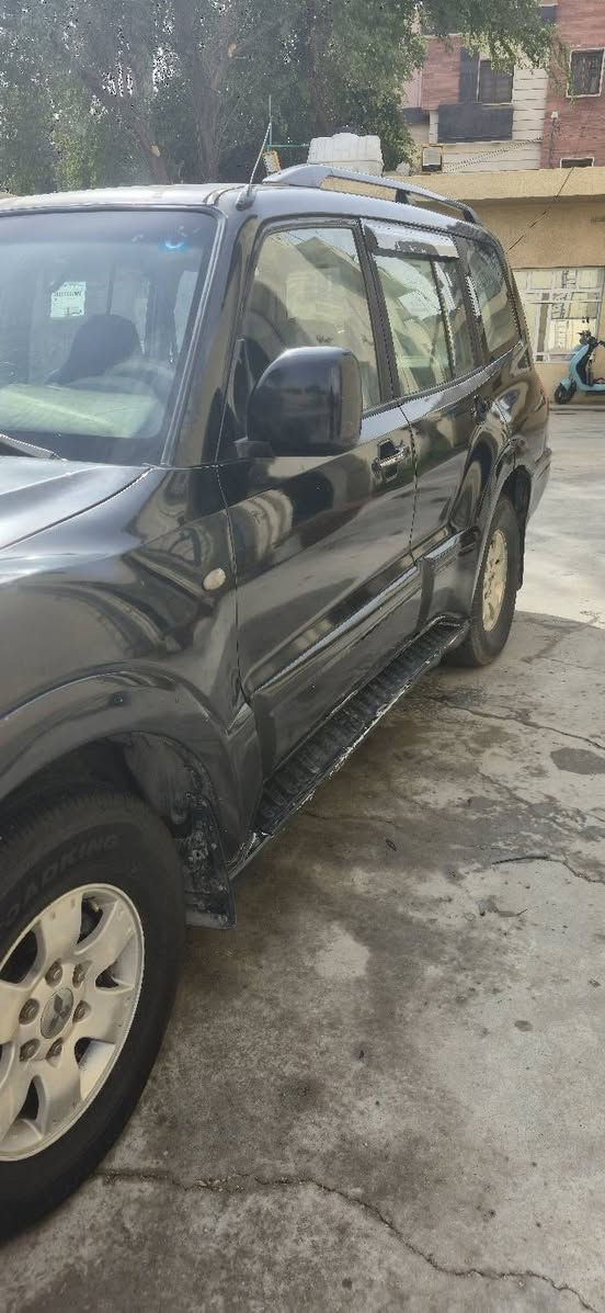 السلام عليكم
سيارة باجيرو 2004 
كير عادي 
مكينة 3600  
رقم انكليزي جديد 
سنوية بأسمي تحويل ثاني يوم
السيارة مصبوغة حزام سابقاً لغرض الجمالية 
المكينة بيها نضوح من قبق الولفات 
ومشط ستيرن بي نضوح 
سيارة يرادلها  ترتيبات 
سعر 60 وبيها مجال 
*********** رقم 
غير متواجد على الفيس
