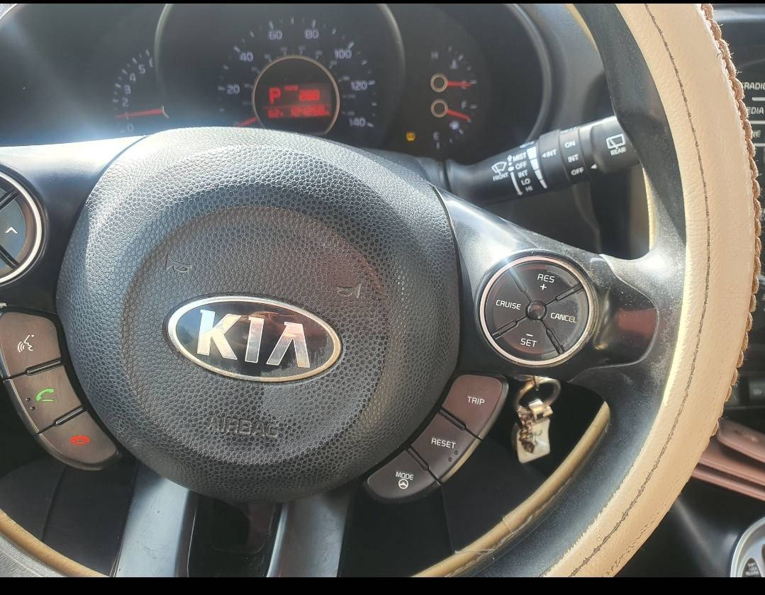 السلام عليكم.. سيارة صول موديل14وارد امريكي محرك 2000 حادثها اريباك باب السايق فقط رقمها بابل السعر 105 وبيها مجال مكاني بابل المسيب 
رقم التواصل ***********
