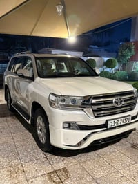 لاندكروز ٢٠١٦ صور السونار مرفقة السعر ٥٠ ألف وبيها مجال بسيط حك الجية ...