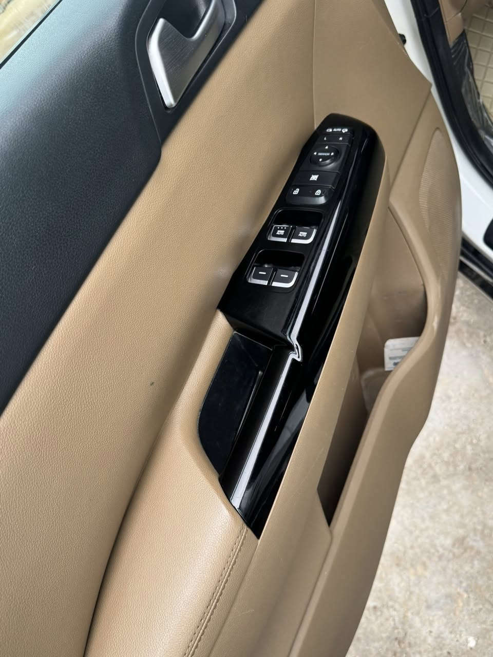 سبورتج خليجيه جي تي لاين اعلى فئه فول ومكفول وبغداد وباسمي والصور والسونار مرفقه وكذلك مقطع فديو كامل للسياره والسياره جديده واعلى فئه 
موديل 2020
***********
***********
الضلوعيه
للبيع او مراوس حسب الرغبه
