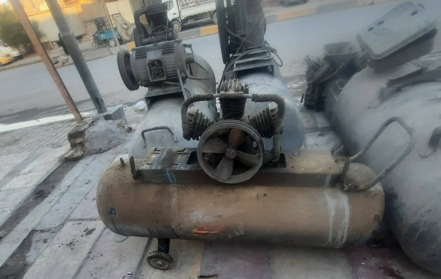 كمبريسرات عدد ٤/ ٣ حجم كبير  واحد حجم وسط 
العنوان بغداد المعامل  منطقة الباويه  باقي التفاصيل    اتصال على الرقم( *********** )
