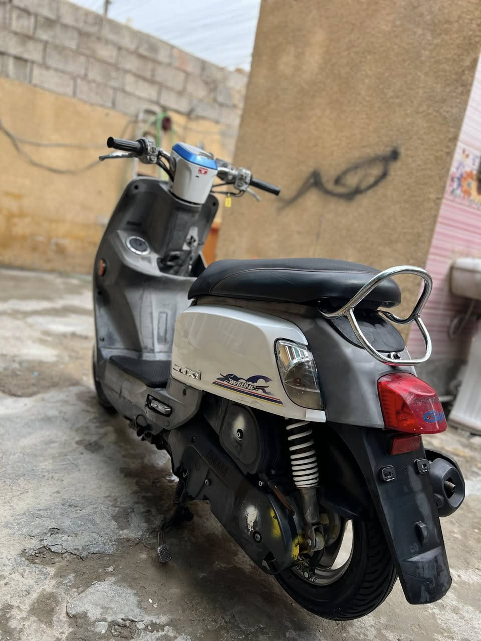 سلام عليكم دراجه بوليس مصطره حديث للبيع مكفوله مكينه ناعمه خير من الله شلعه ومعدل بيها ملاحضات خفيفه السعر 850وبيها مجال للشراي*********** للسفسار مكان الحسينيه مال راشديه
